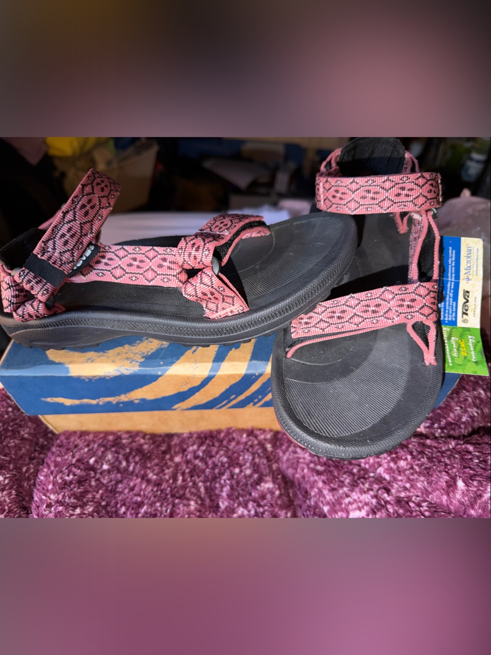 TEVA “Pink Hurricane” Geometrical Pink & Black Tribal Pattern Straps Sandal BNWT